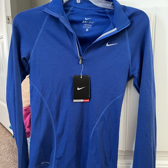 Brand New with Tags XS Nike Dri-Fit Long Sleeve Top - Picture 1 of 3